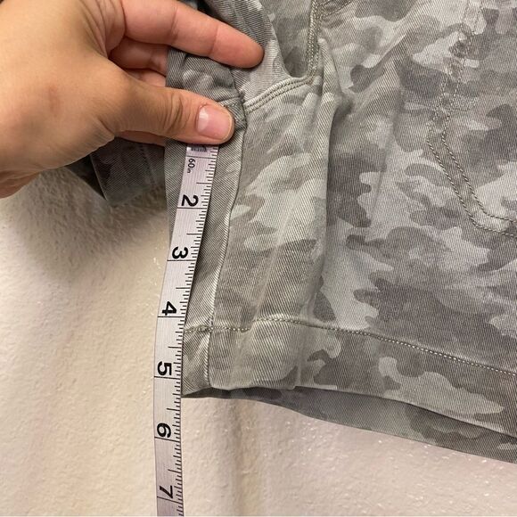 Spanx pull on camo green stonewash shorts stretch mud rise twill 5” size M - Picture 10 of 11